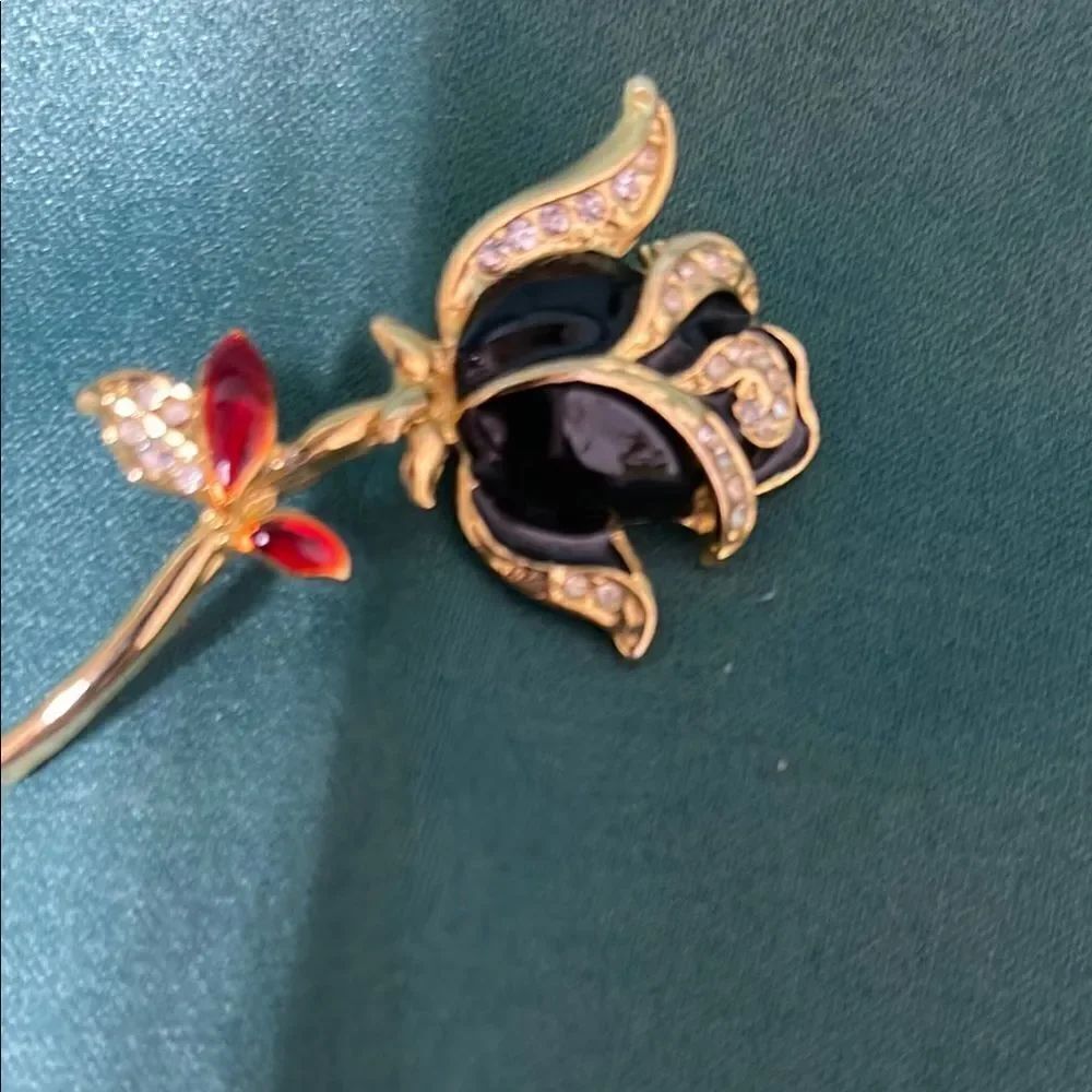 Elegant Vintage Black and Gold Rose Floral Brooch